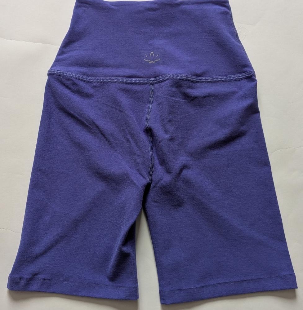 High Waisted Beyond Yoga Biker Shorts - Medium - Ultra Violet 💜 - Picture 2 of 5